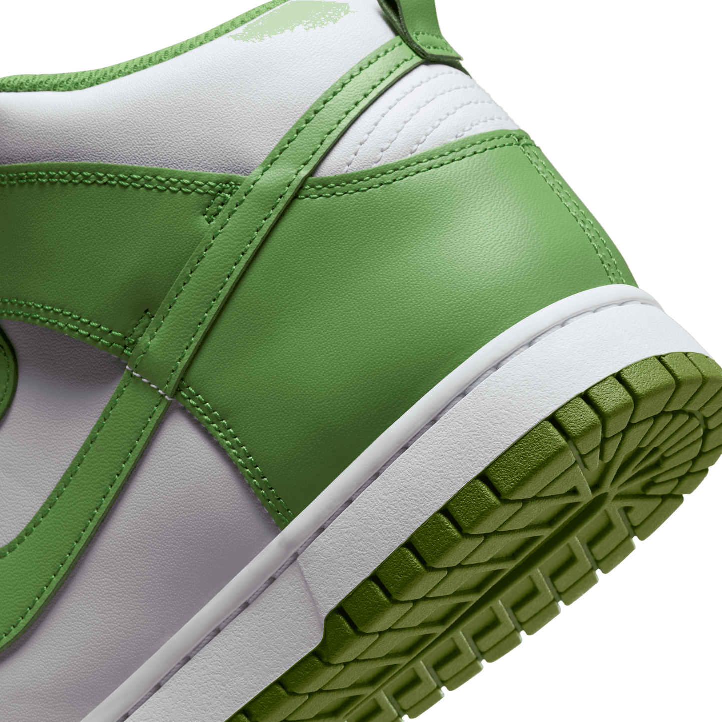 NIKE DUNK HI RETRO BTTYS