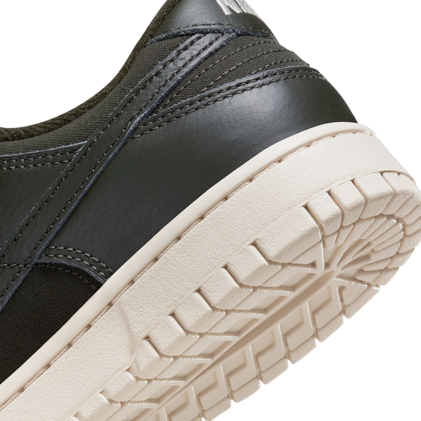 NIKE DUNK LOW RETRO PREMIUM