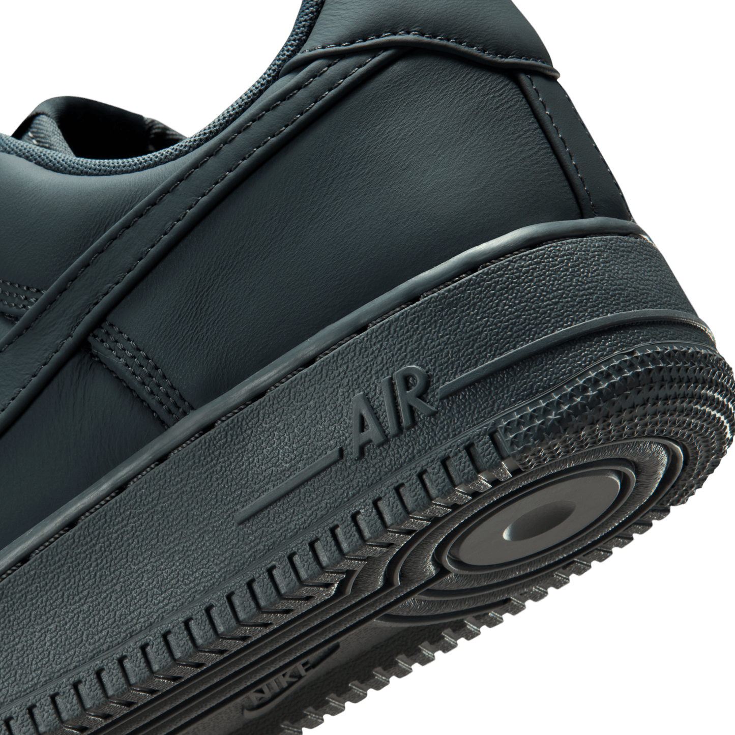 NIKE AIR FORCE 1 LOW RETRO PREMIUM