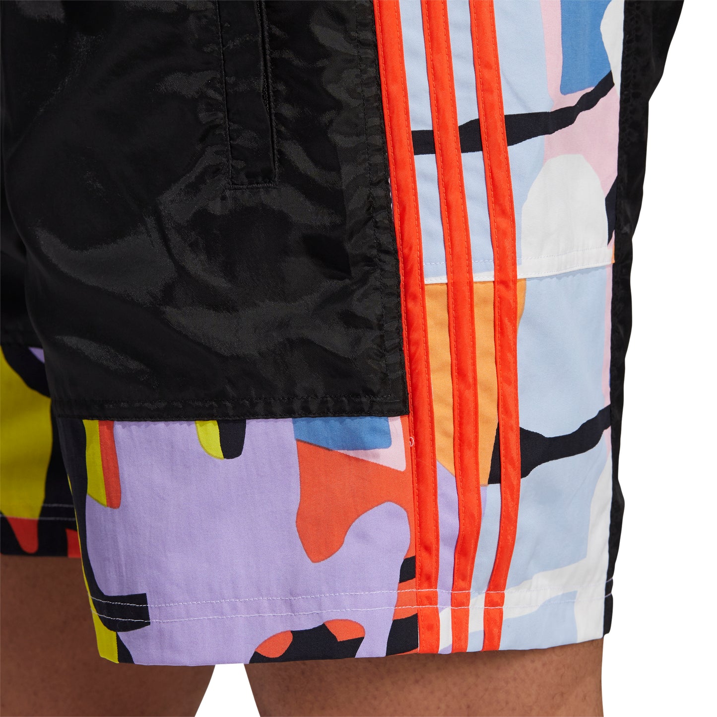 LOVE UNITES WOVEN SHORT