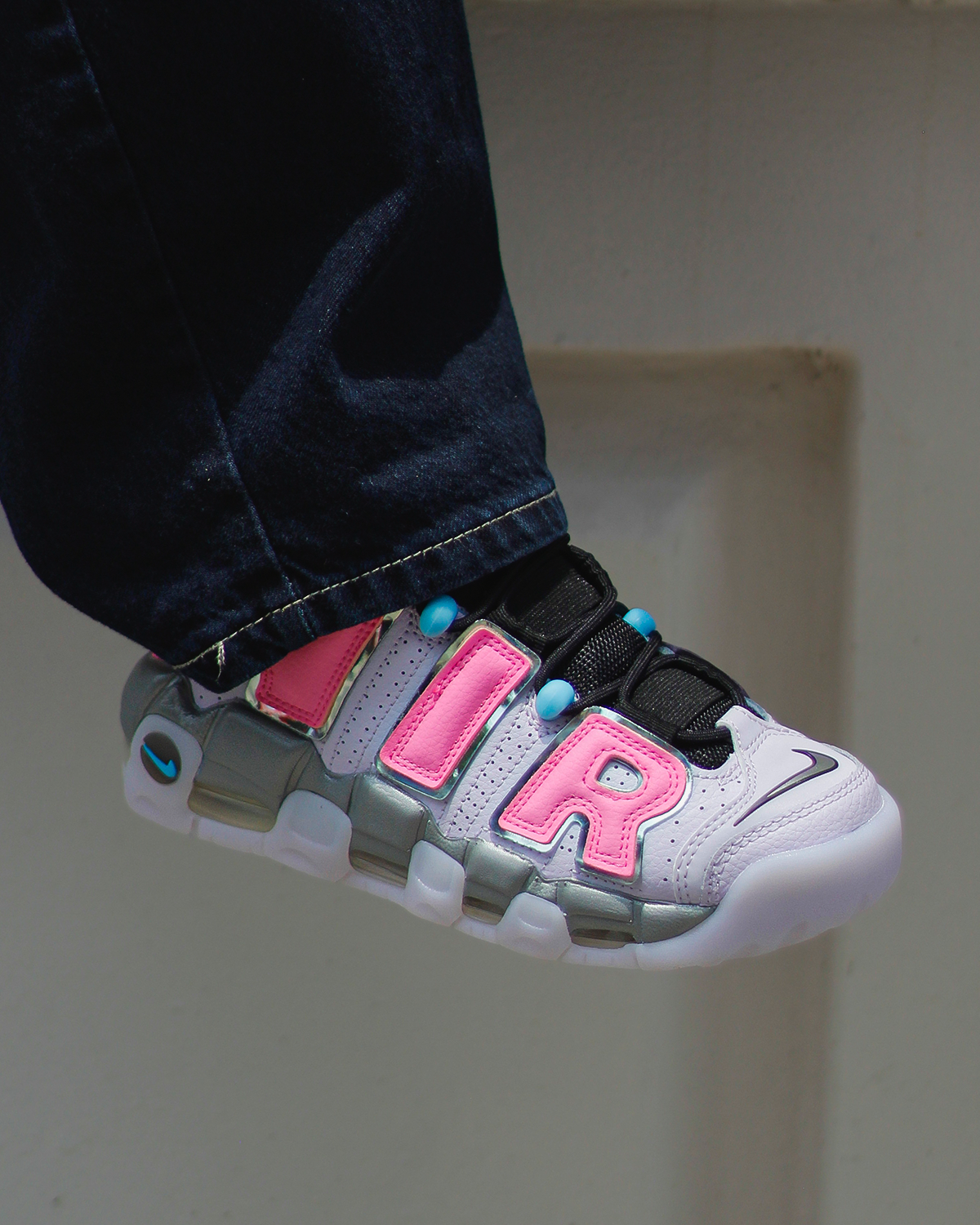W NIKE AIR MORE UPTEMPO