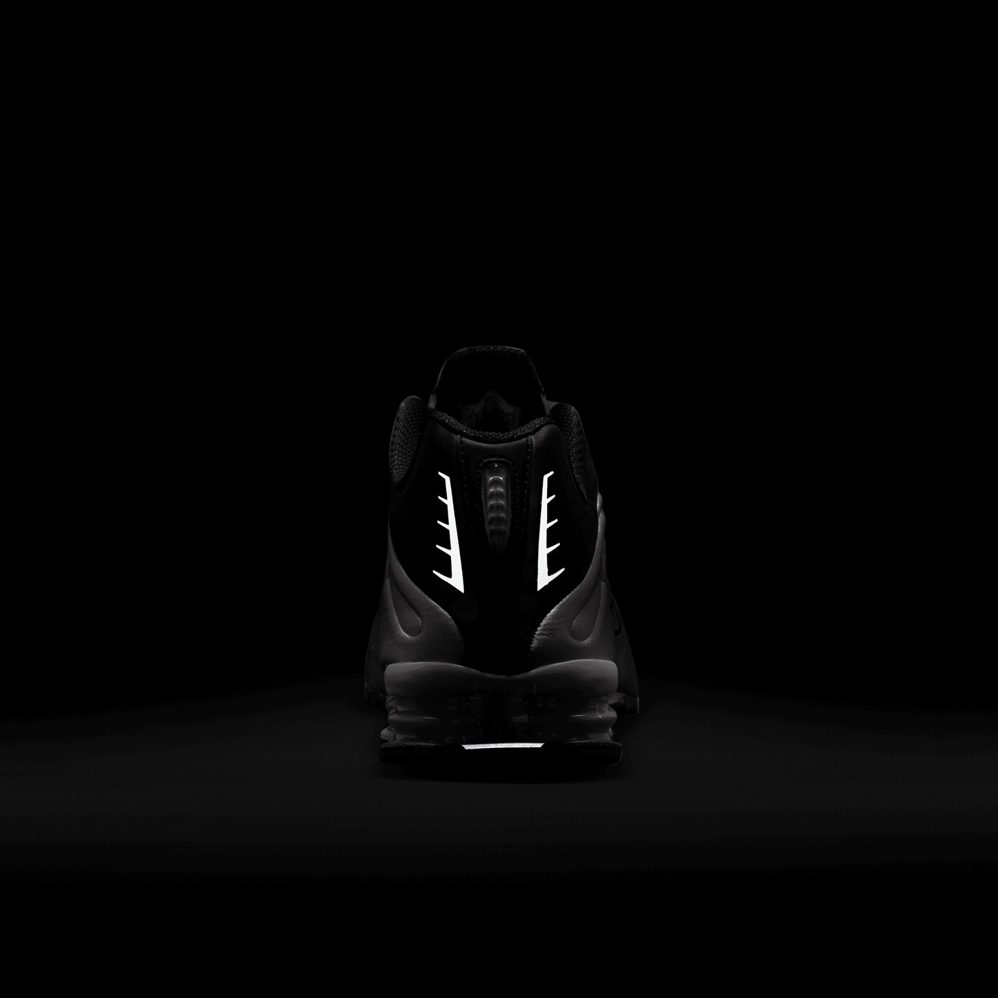 NIKE SHOX R4