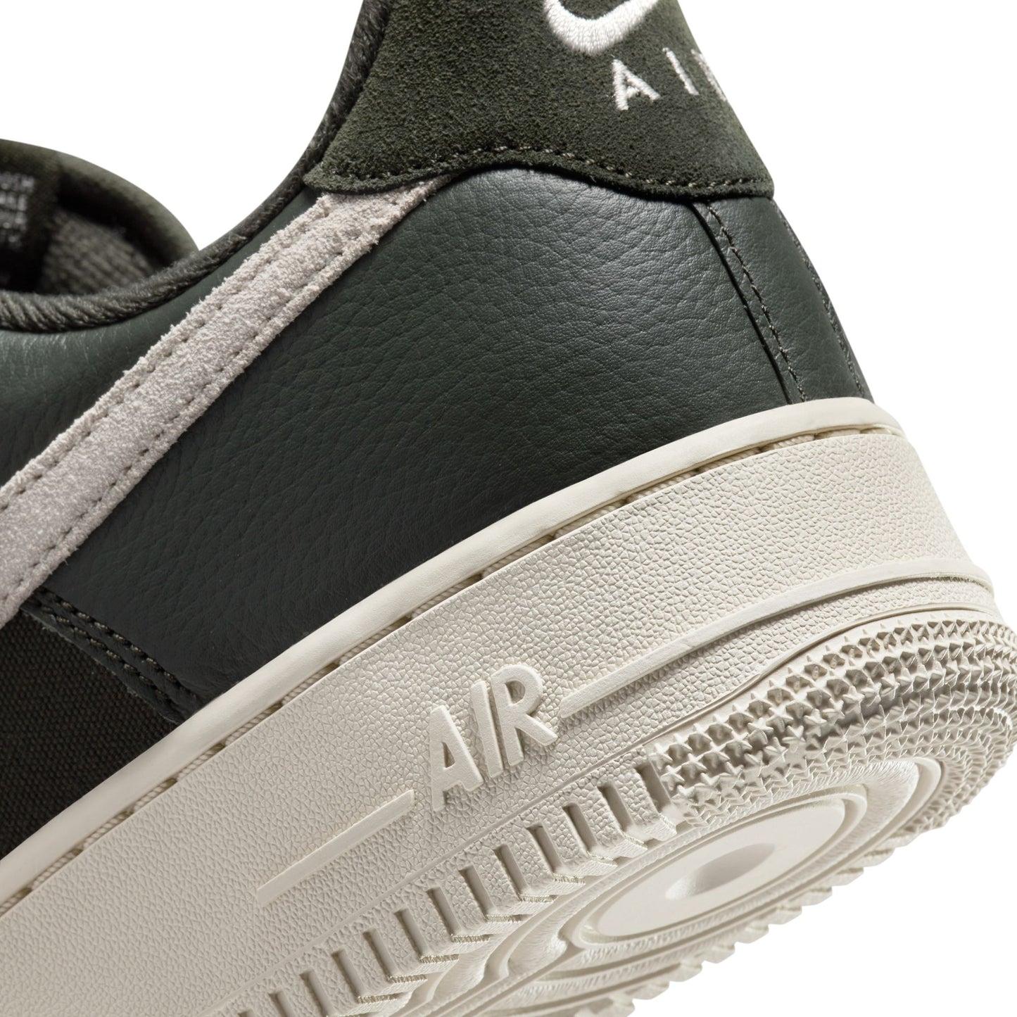 NIKE AIR FORCE 1 '07 LX NBHD