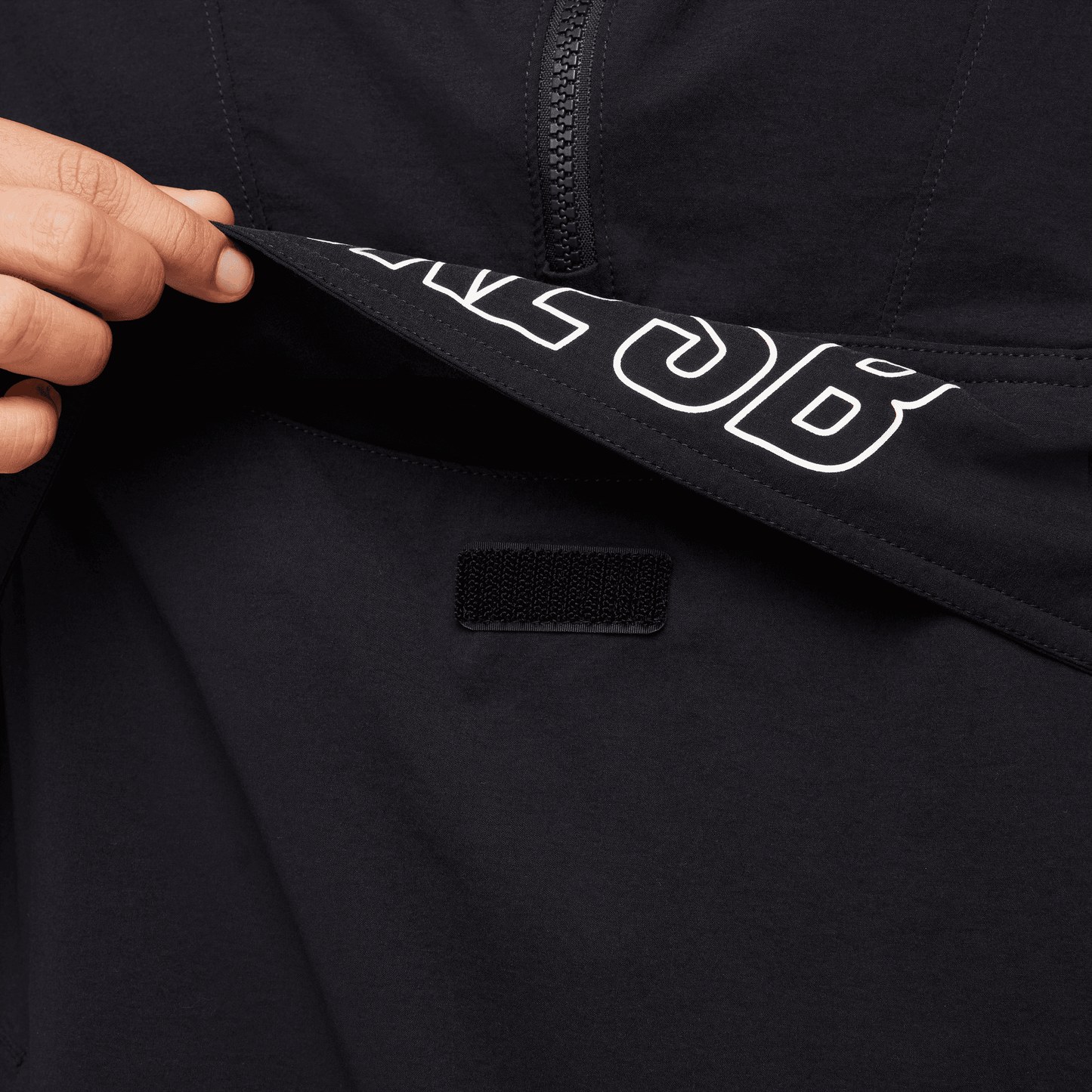 U NK SB DF ESSNTL ANORAK JKT
