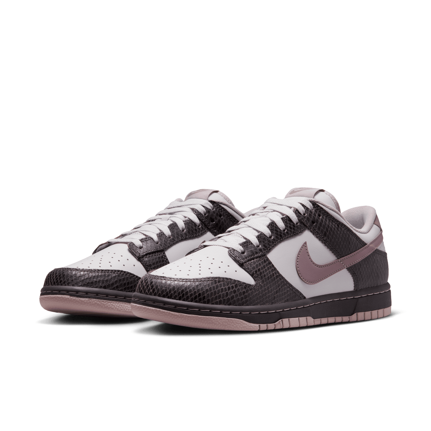 NIKE DUNK LOW SE