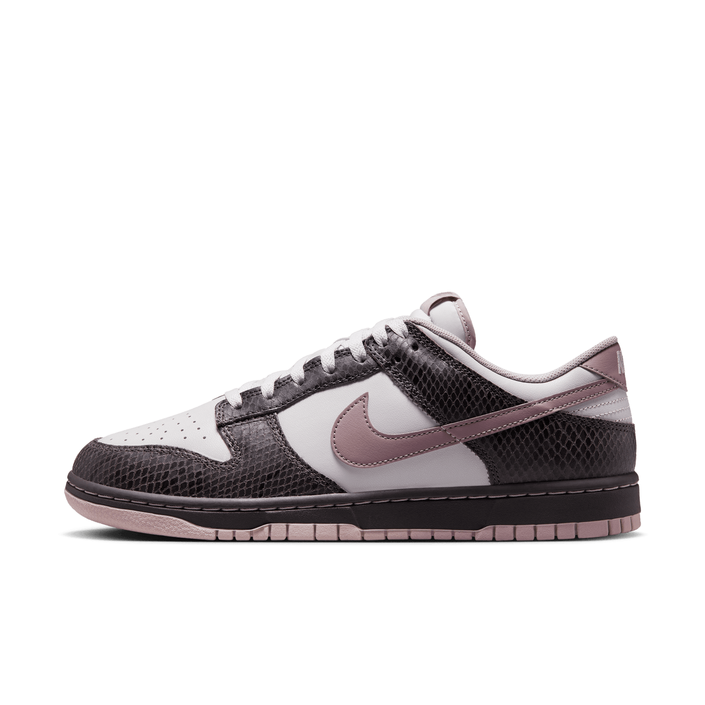 NIKE DUNK LOW SE