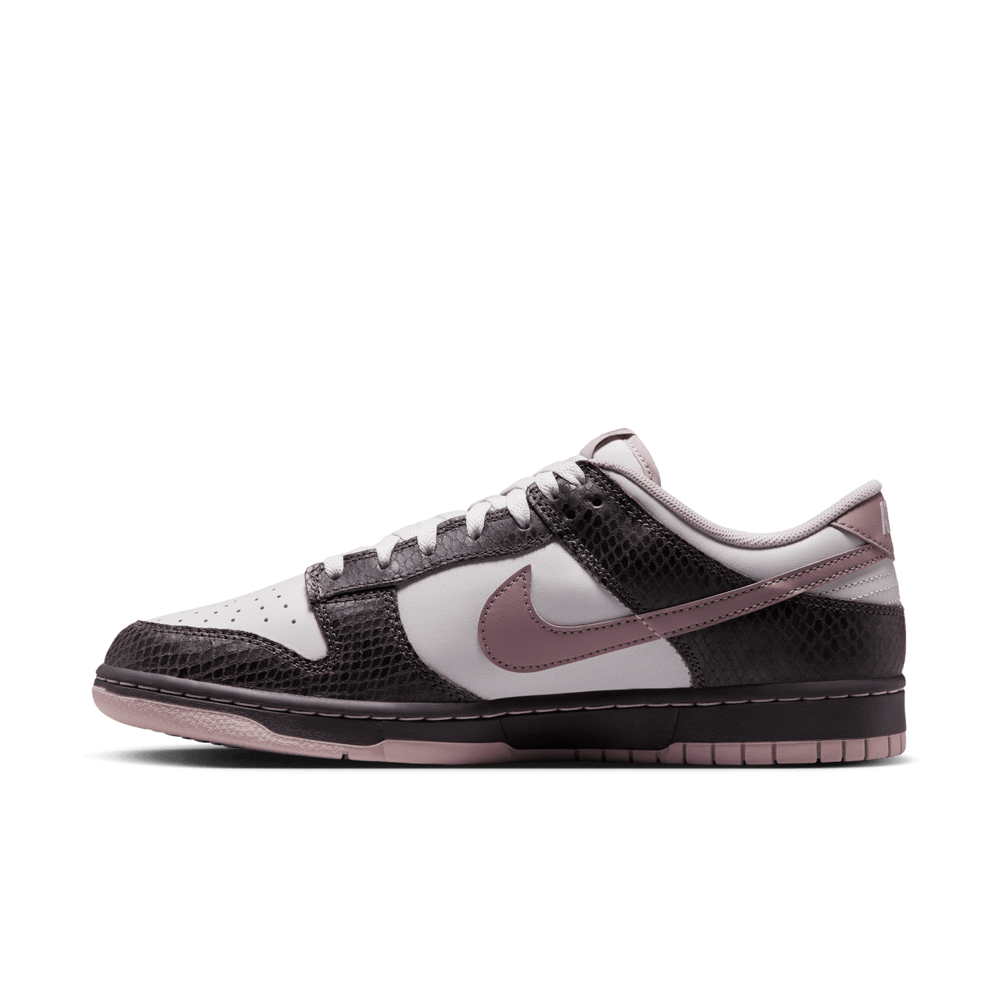 NIKE DUNK LOW SE