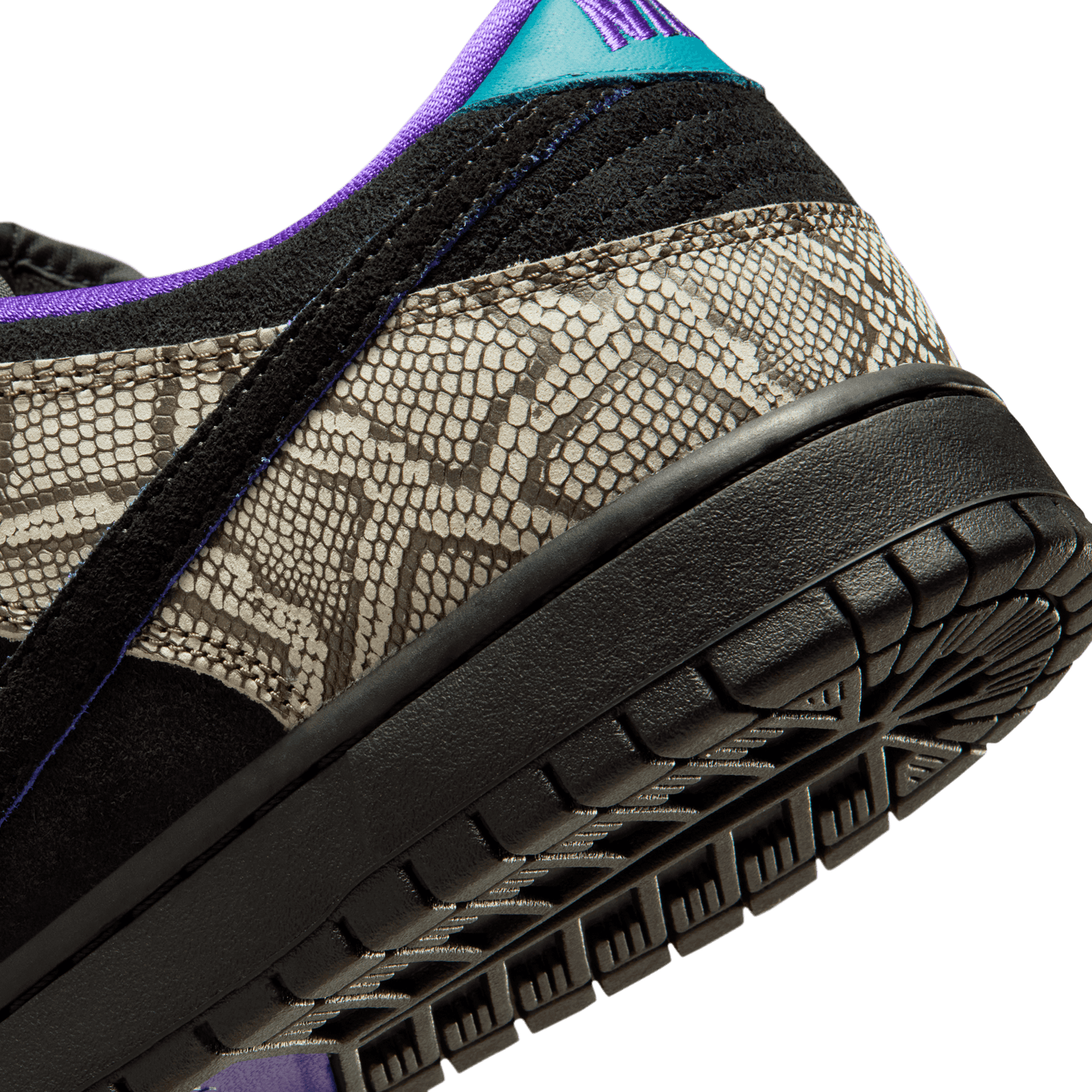 NIKE SB DUNK LOW PRO