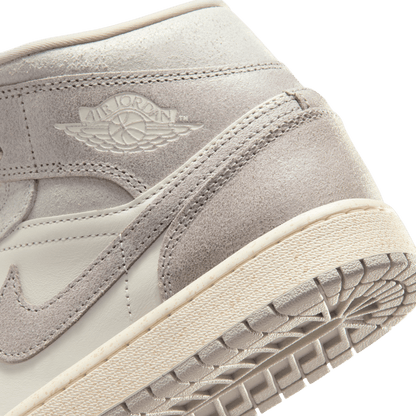 WMNS AIR JORDAN 1 MID SE