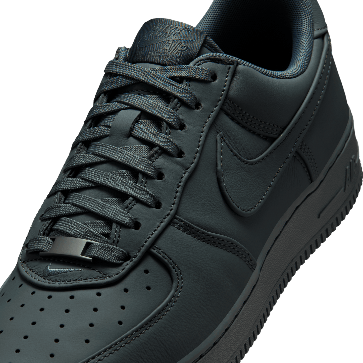 NIKE AIR FORCE 1 LOW RETRO PREMIUM
