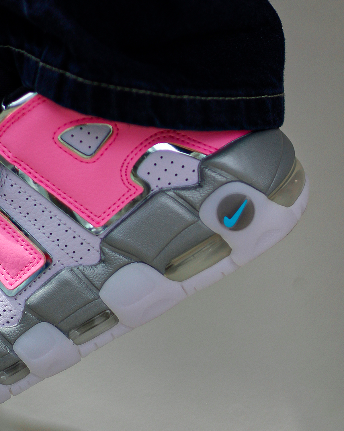W NIKE AIR MORE UPTEMPO